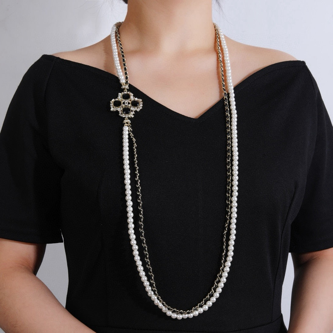 Pearl Pearl-Detail Pendant Necklace – Pearl Detail – Design 020 main product view