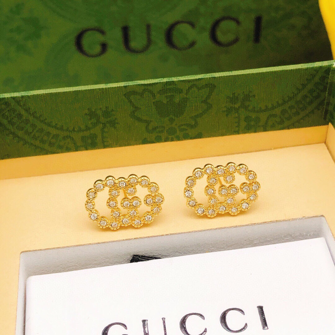 Double-G Emblem Stud Earrings in Polished Metal-Tone – Vintage Detail – Design 006 detail view