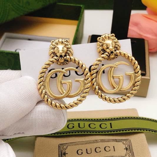 Double-G Emblem Stud Earrings in Polished Metal-Tone – Vintage Detail – Design 004 main product view