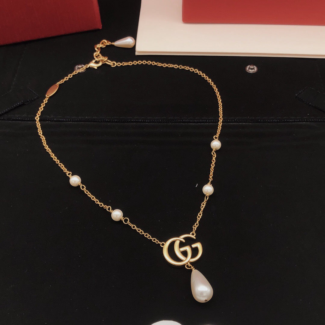 Double-G Emblem Pendant Necklace in Gold-Tone – Design 008 close-up detail