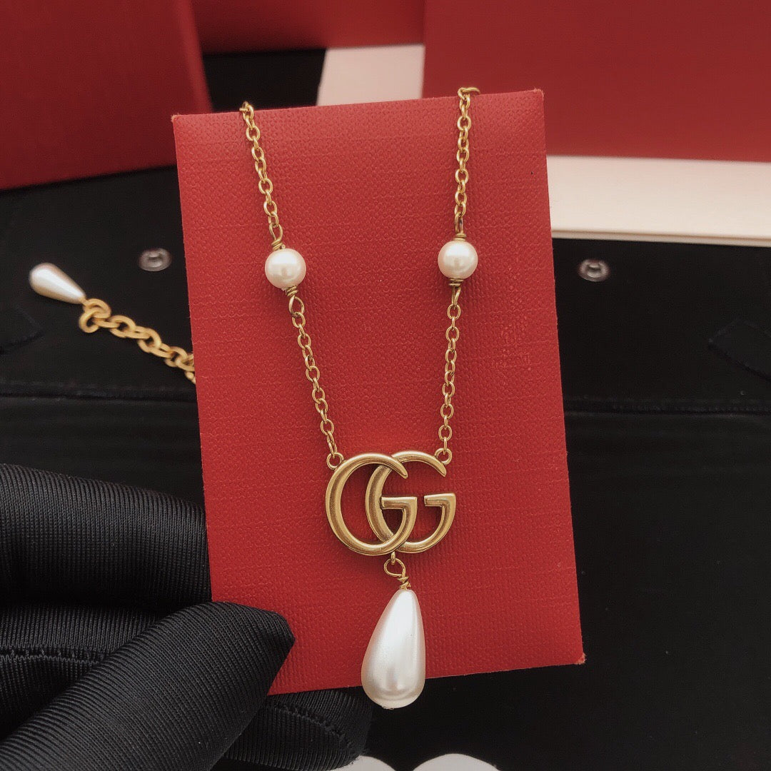 Double-G Emblem Pendant Necklace in Gold-Tone – Design 008 side detail