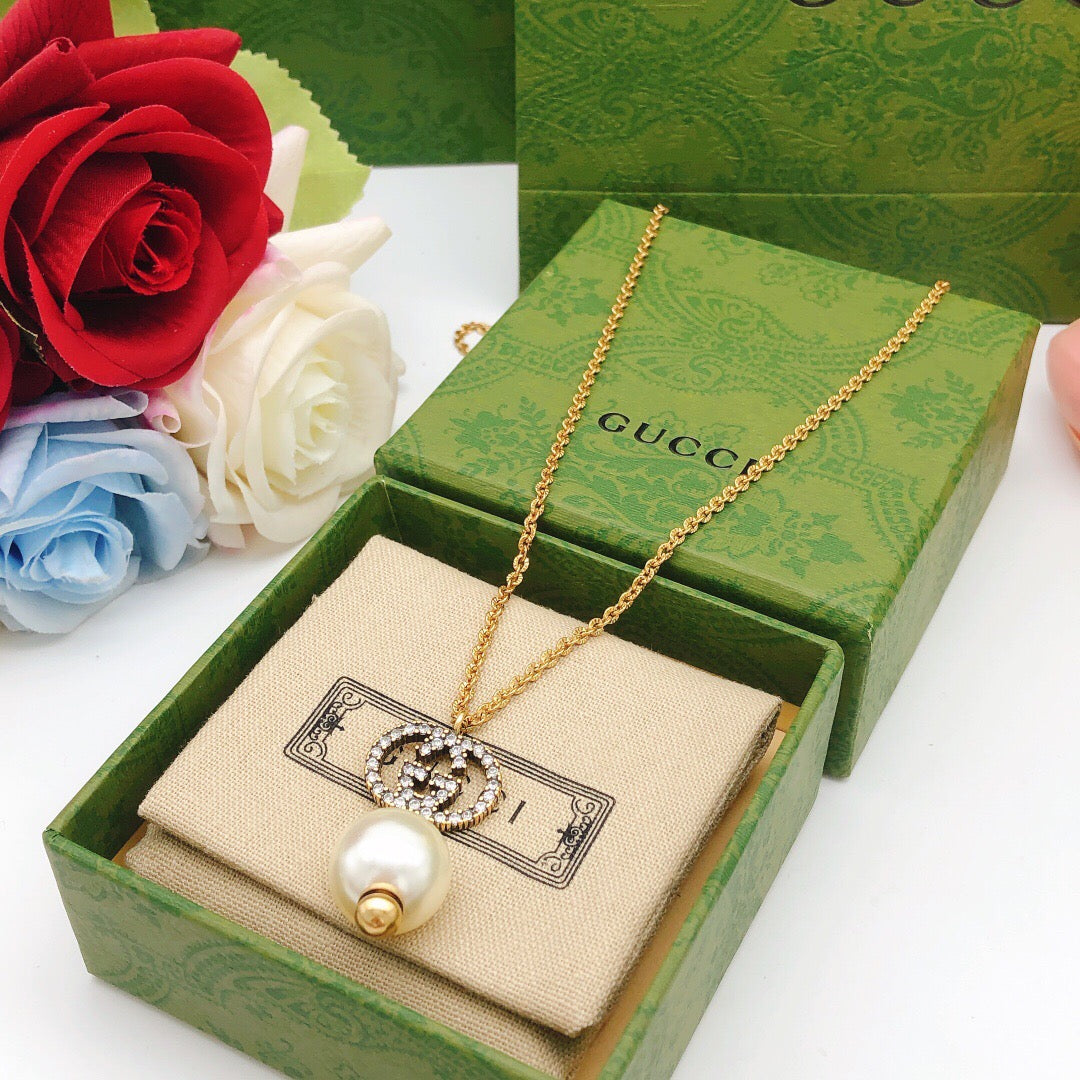 Double-G Emblem Pendant Necklace in Gold-Tone – Design 007 close-up detail