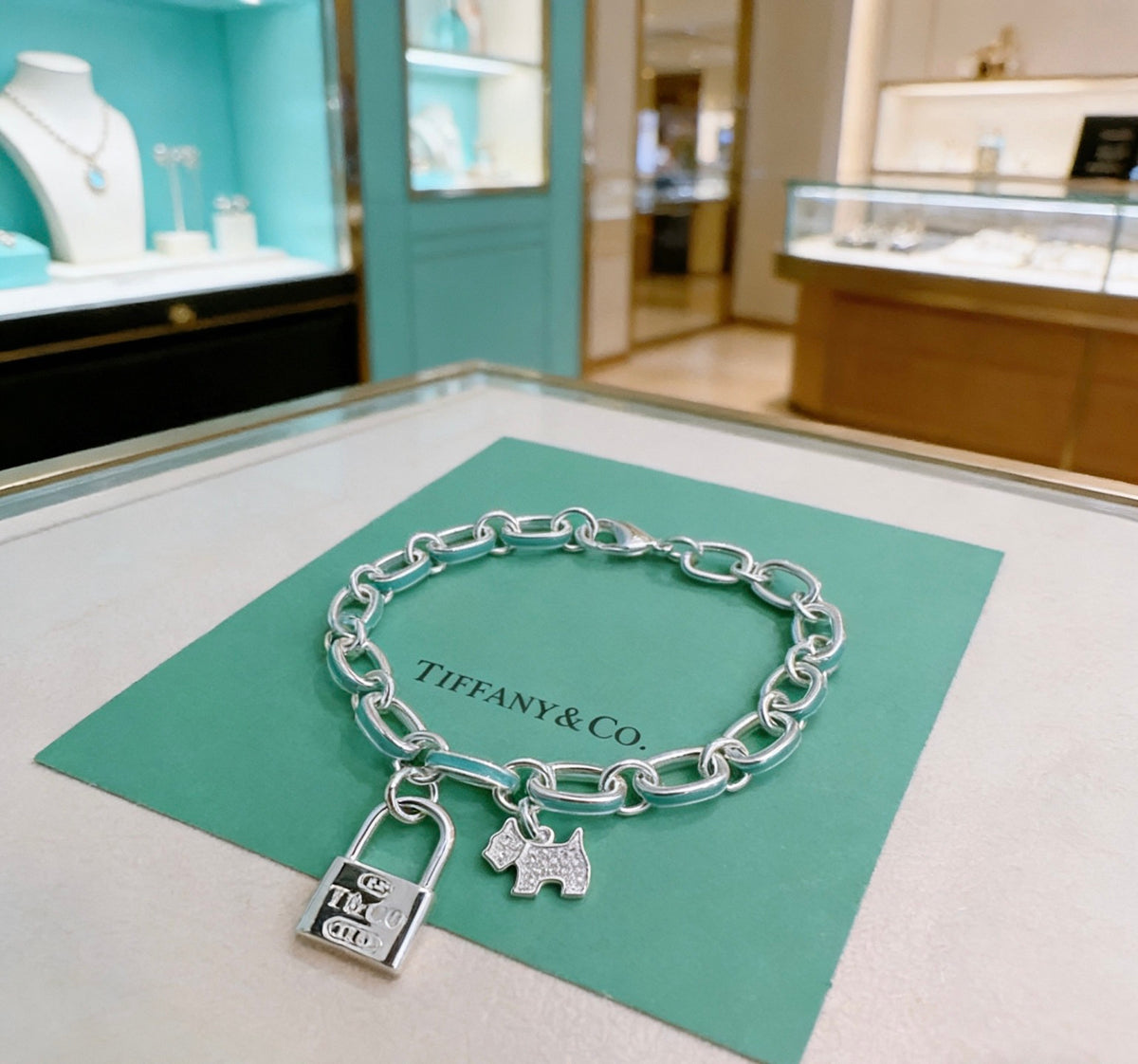 Signature Motif Bracelet in Silver-Tone – Vintage Detail – Design 21 side detail