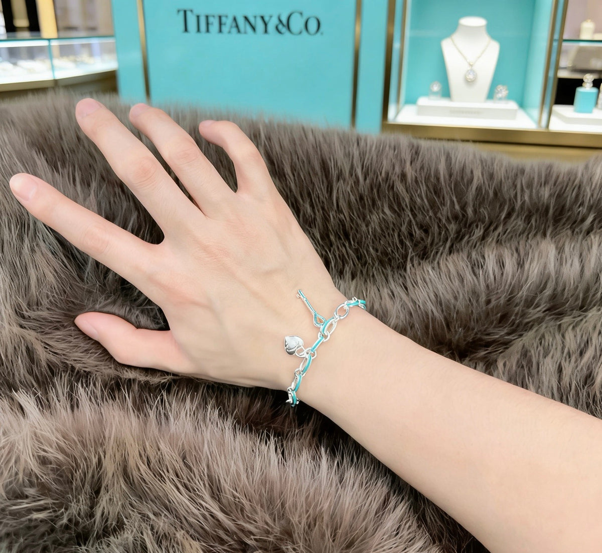 Signature Motif Bracelet in Silver-Tone – Vintage Detail – Design 20 detail view