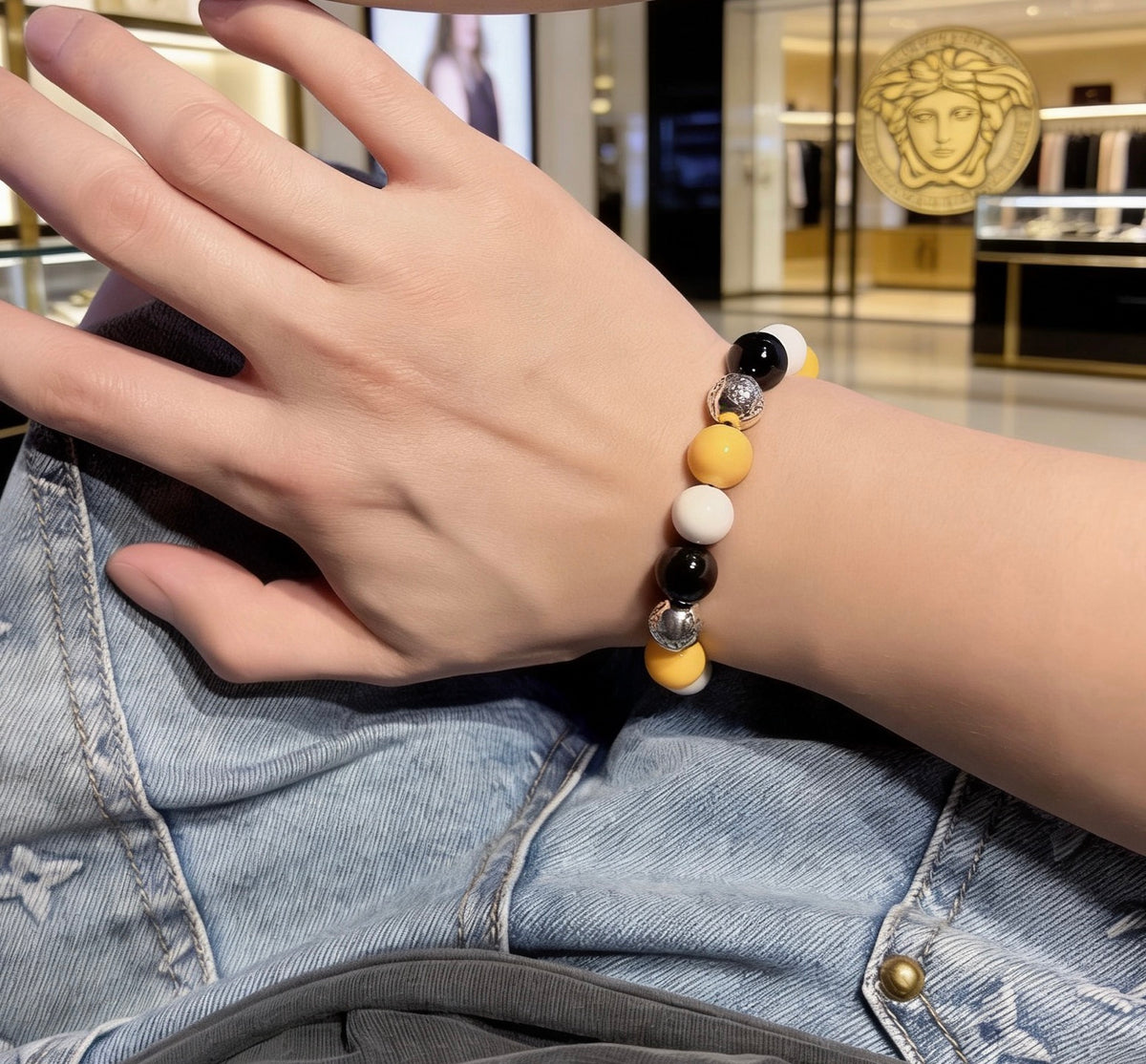 Medusa Head Beaded Bracelet with Agate-Style Beads – Rock-Inspired – Design 02 close-up detail
