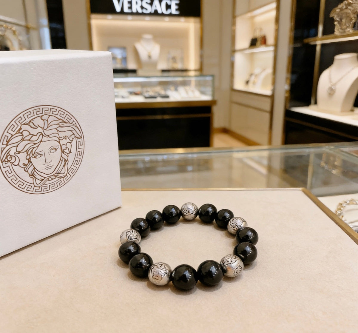 Medusa Head Beaded Bracelet with Agate-Style Beads – Rock-Inspired front product view