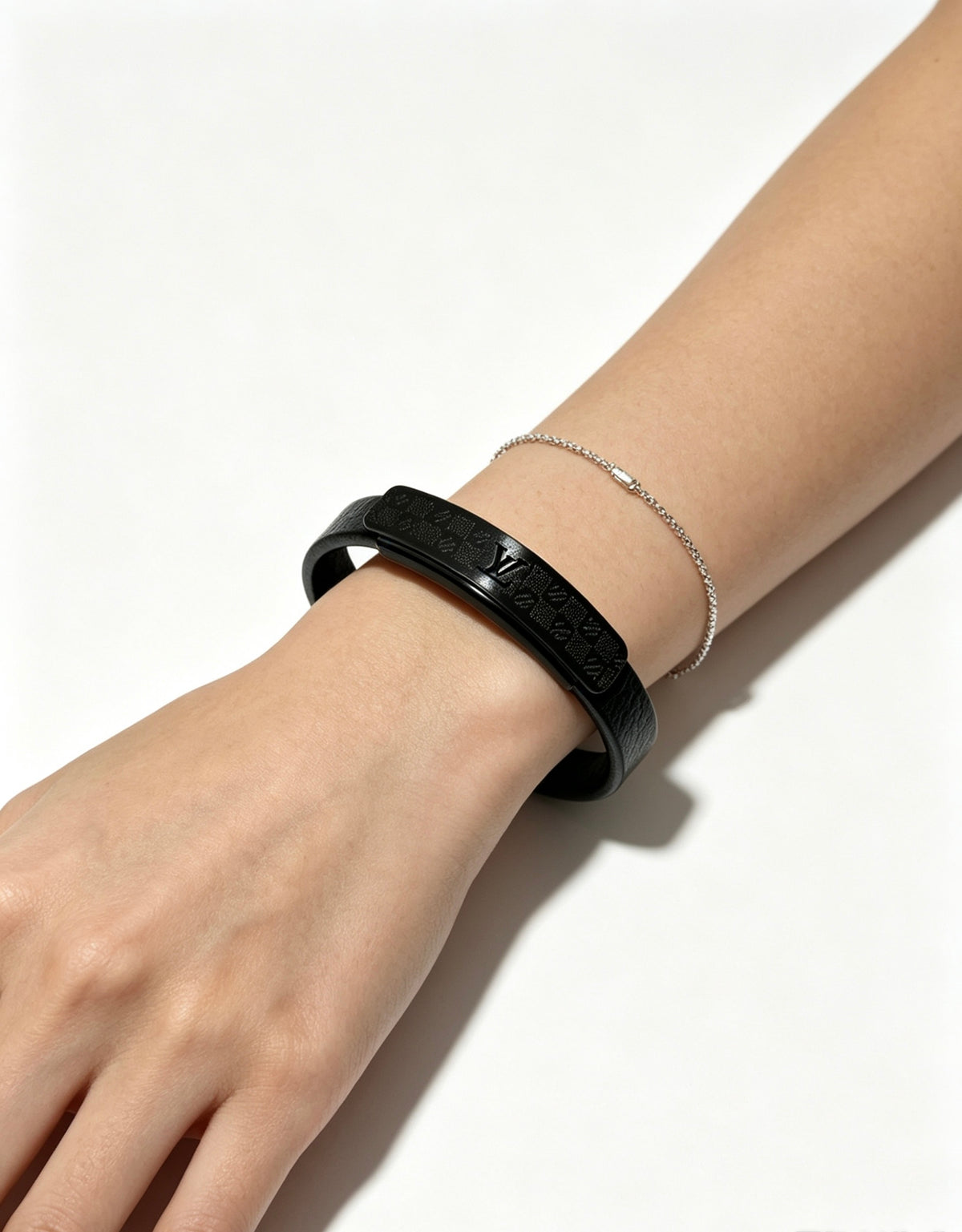 Chain Bangle in Silver-Tone – Blue Detail – Design 004 styled product view