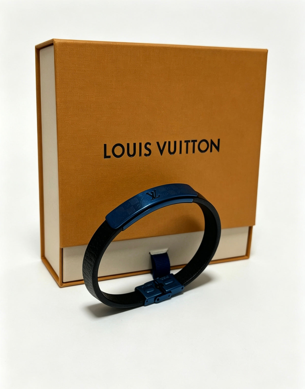 Chain Bangle in Silver-Tone – Blue Detail – Design 002 styled product view
