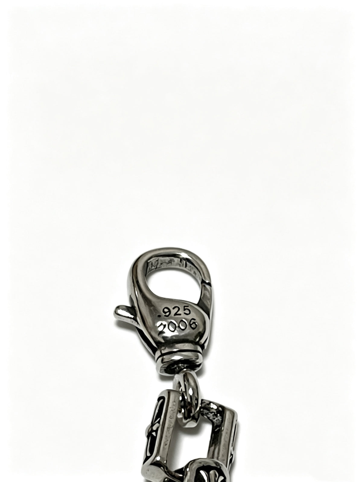 Cross Cuban-Link Bracelet in Antique Silver-Tone – Cuban Link – Design 12 close-up detail
