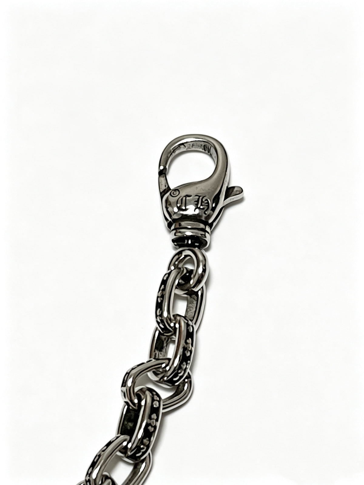 Cross Cuban-Link Bracelet in Antique Silver-Tone – Cuban Link – Design 09 close-up detail