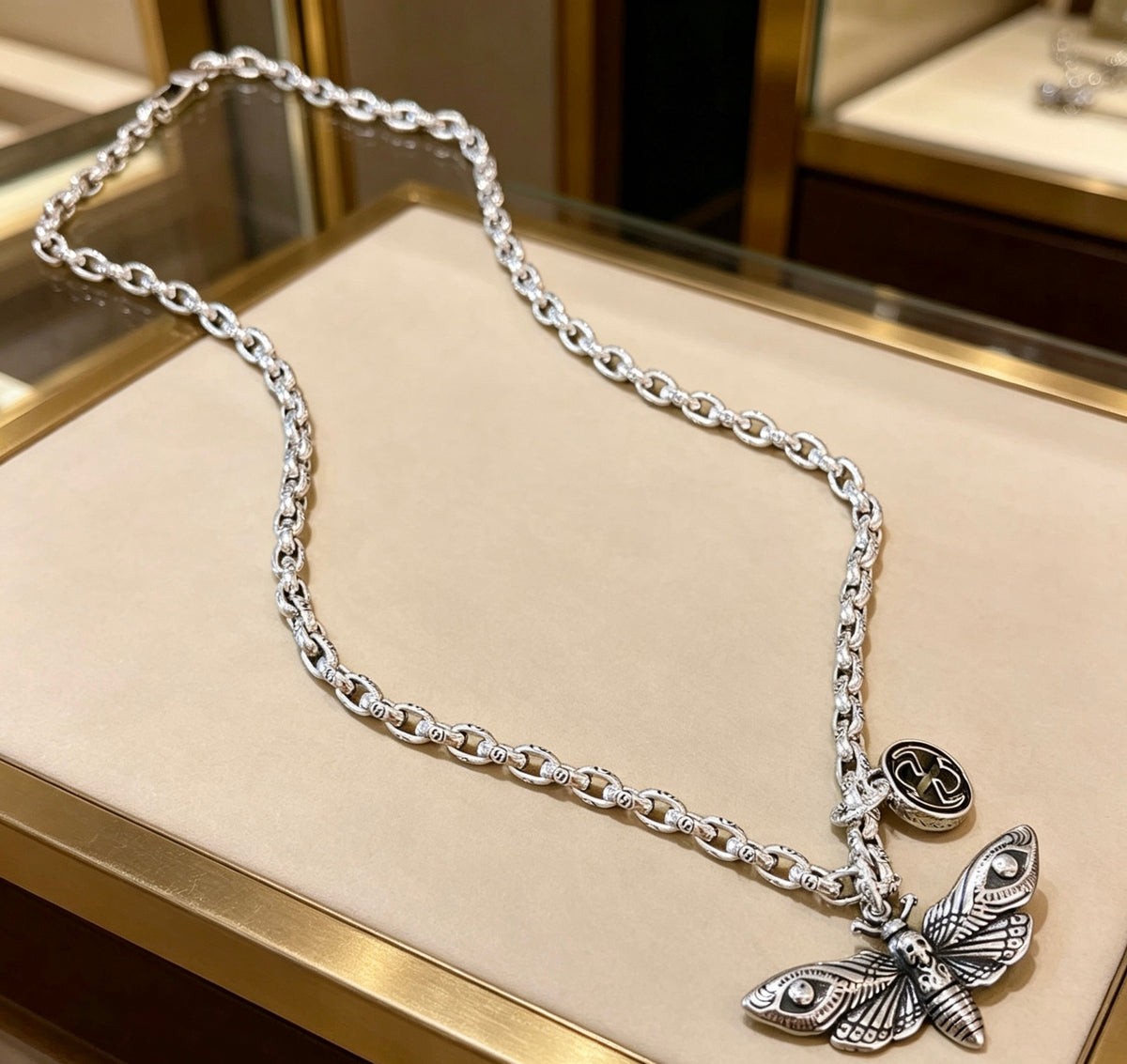 Double-G Emblem Pendant Necklace in Polished Metal-Tone – Design 071 close-up detail