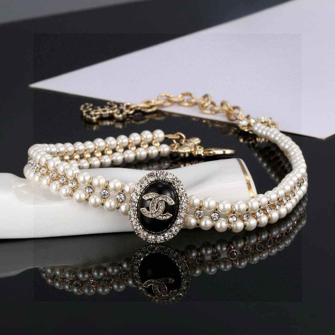 Pearl Bracelet in Polished Metal-Tone – Pearl Detail front product view