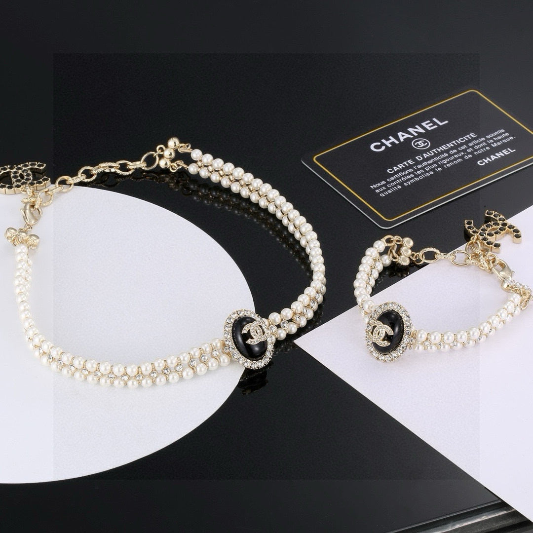 Pearl Bracelet in Polished Metal-Tone – Pearl Detail styled product view