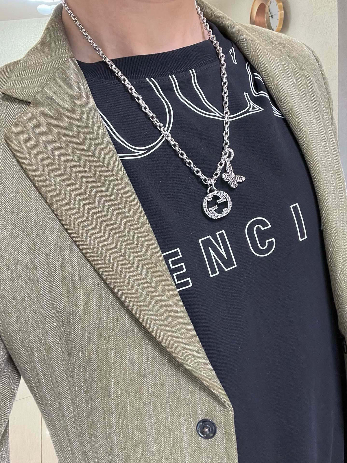 Double-G Emblem Pendant Necklace in Polished Metal-Tone – Design 065 side detail