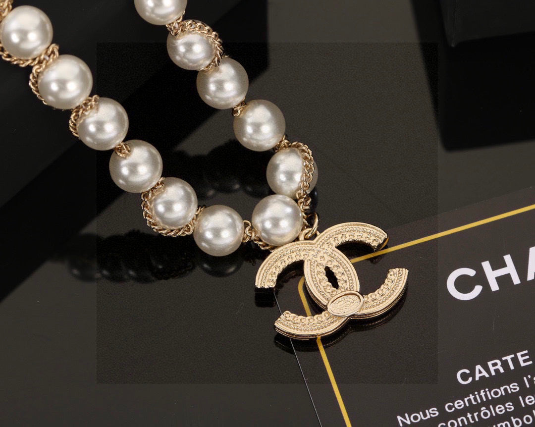 Double-C Emblem Bracelet in Polished Metal-Tone – Pearl Detail side detail