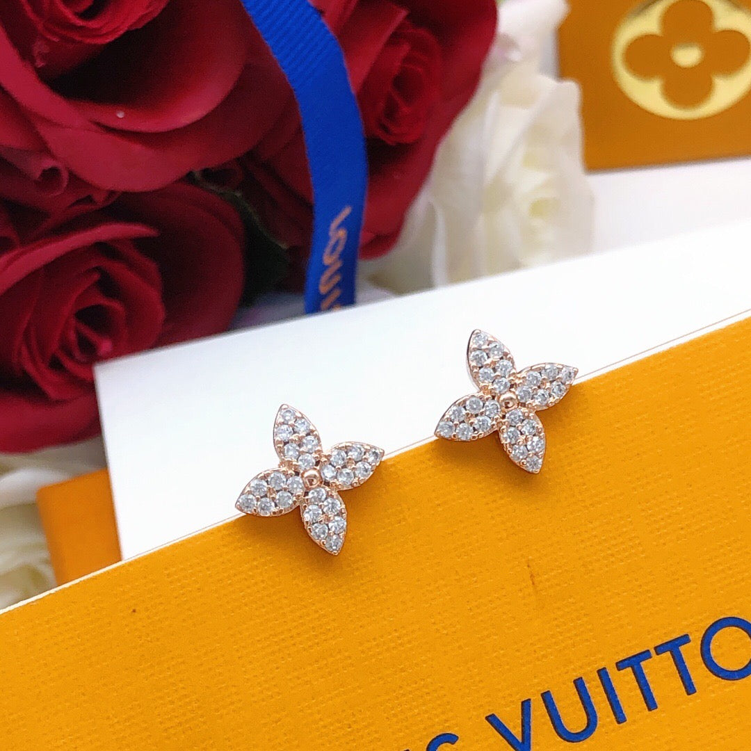 Geometric Emblem Stud Earrings in Rose-Gold-Tone – Rose Gold Detail – Design 003 close-up detail
