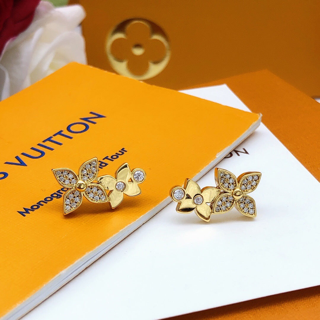 Star Stud Earrings in Silver-Tone – Silver Detail – Design 002 main product view