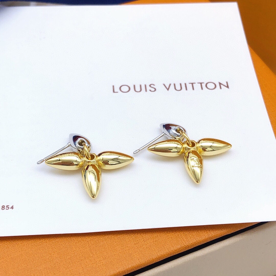 Geometric Emblem Stud Earrings in Silver-Tone – Silver Detail – Design 002 close-up detail