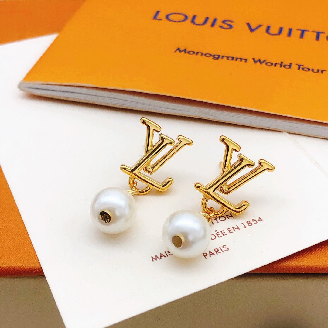 Geometric Emblem Stud Earrings in Gold-Tone – Pearl Detail detail view
