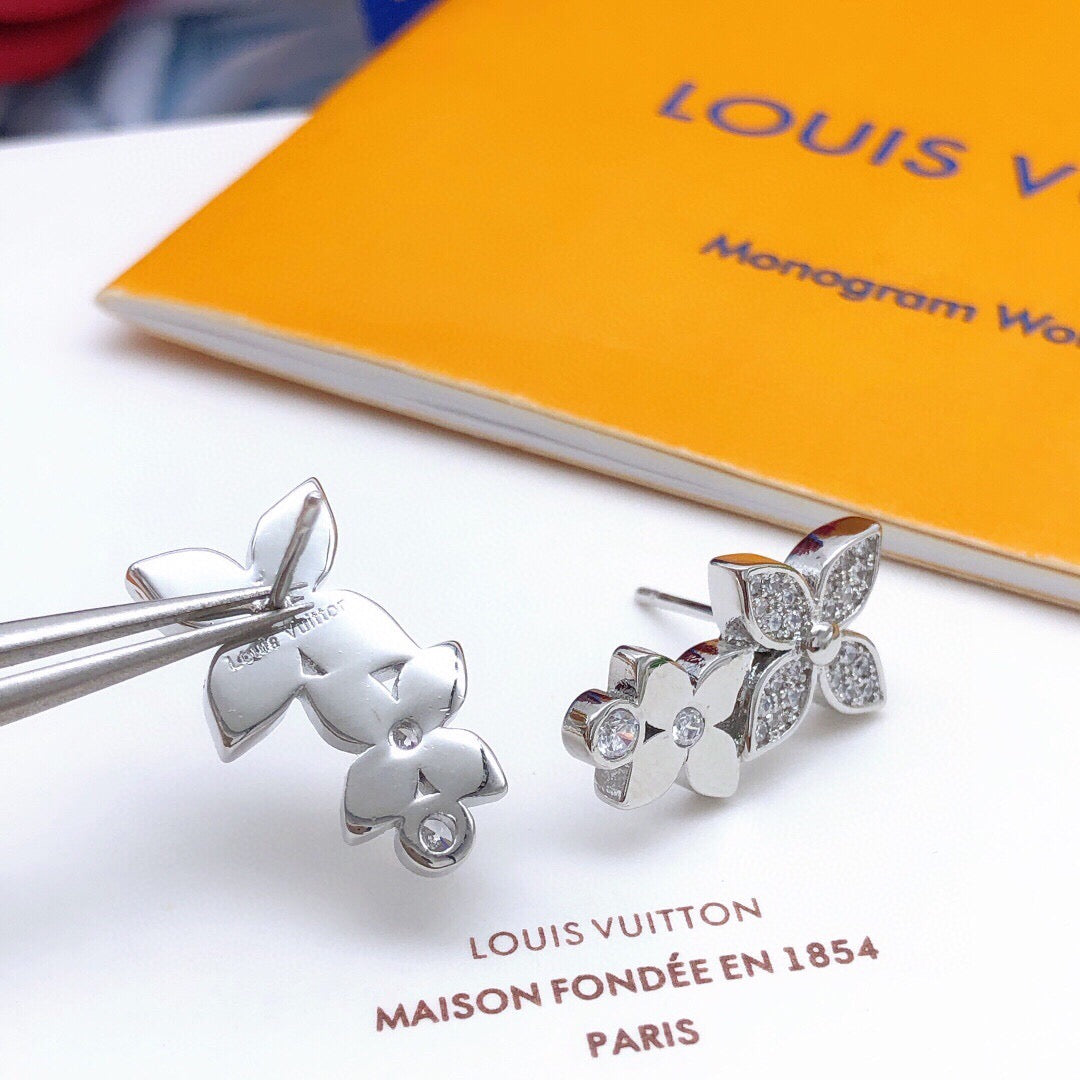 Star Stud Earrings in Silver-Tone – Silver Detail – Design 003 front product view
