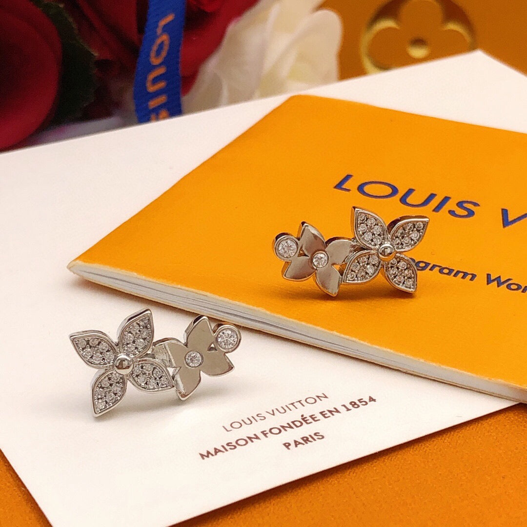 Star Stud Earrings in Silver-Tone – Silver Detail – Design 003 styled product view