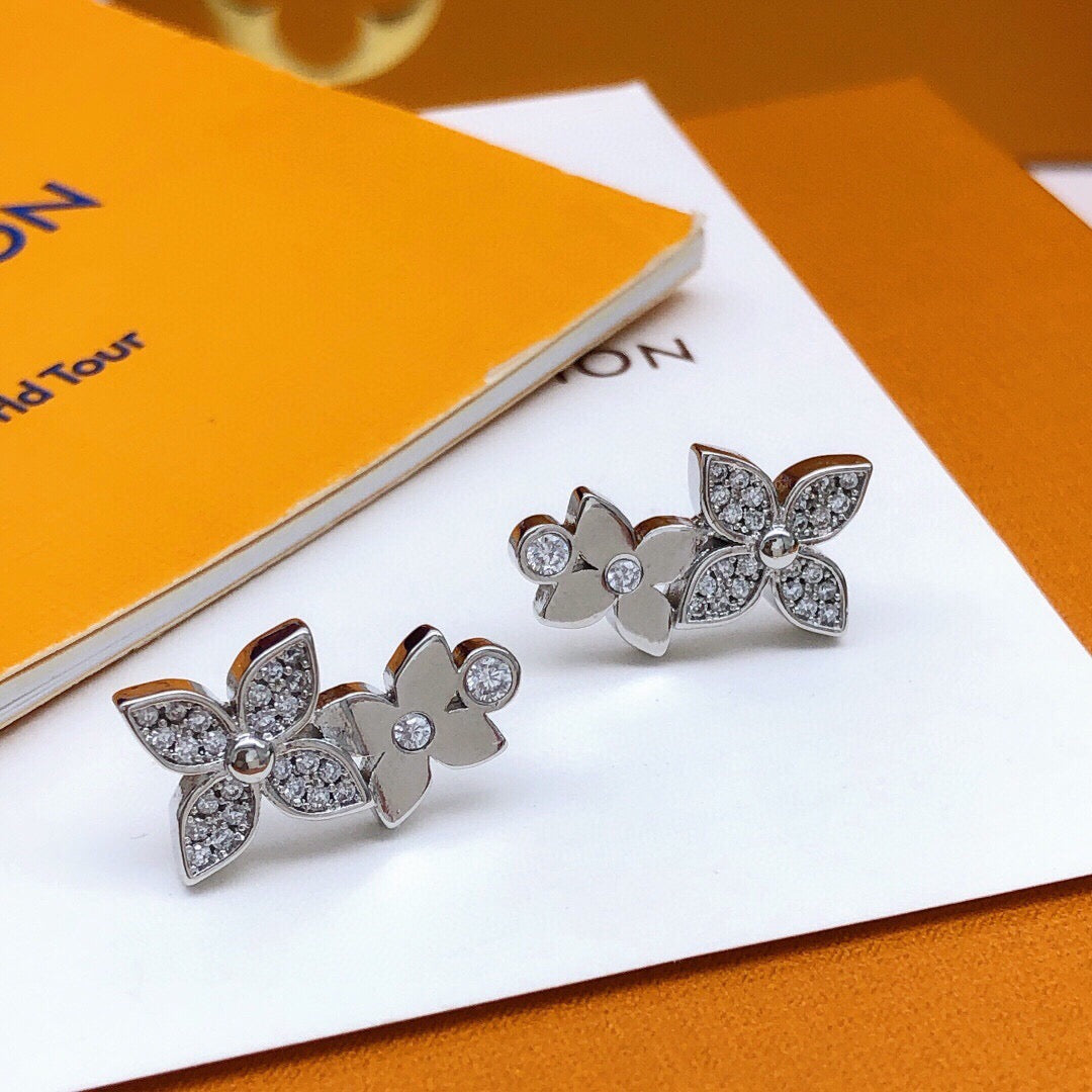 Star Stud Earrings in Silver-Tone – Silver Detail main product view