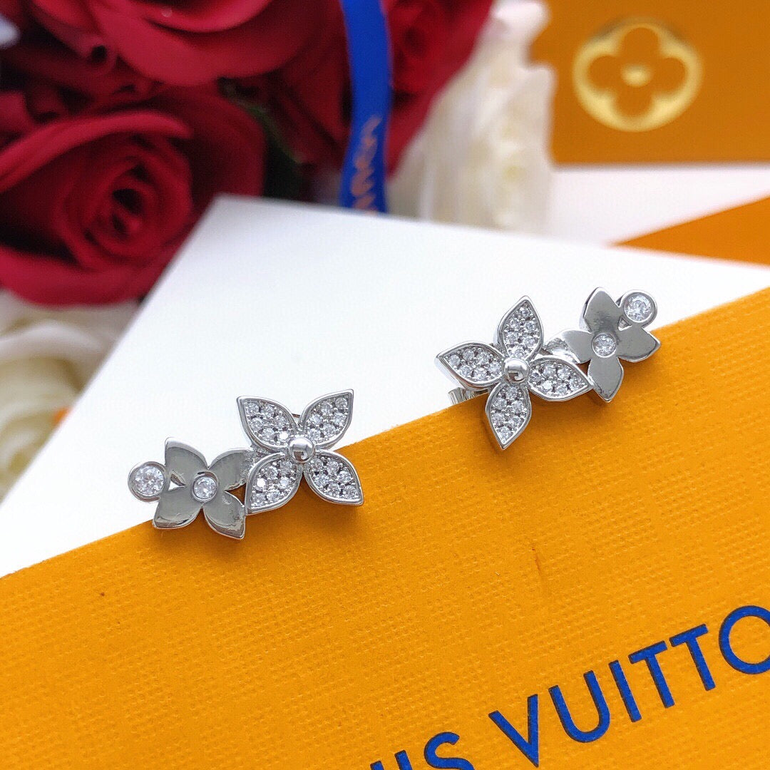 Star Stud Earrings in Silver-Tone – Silver Detail main product view