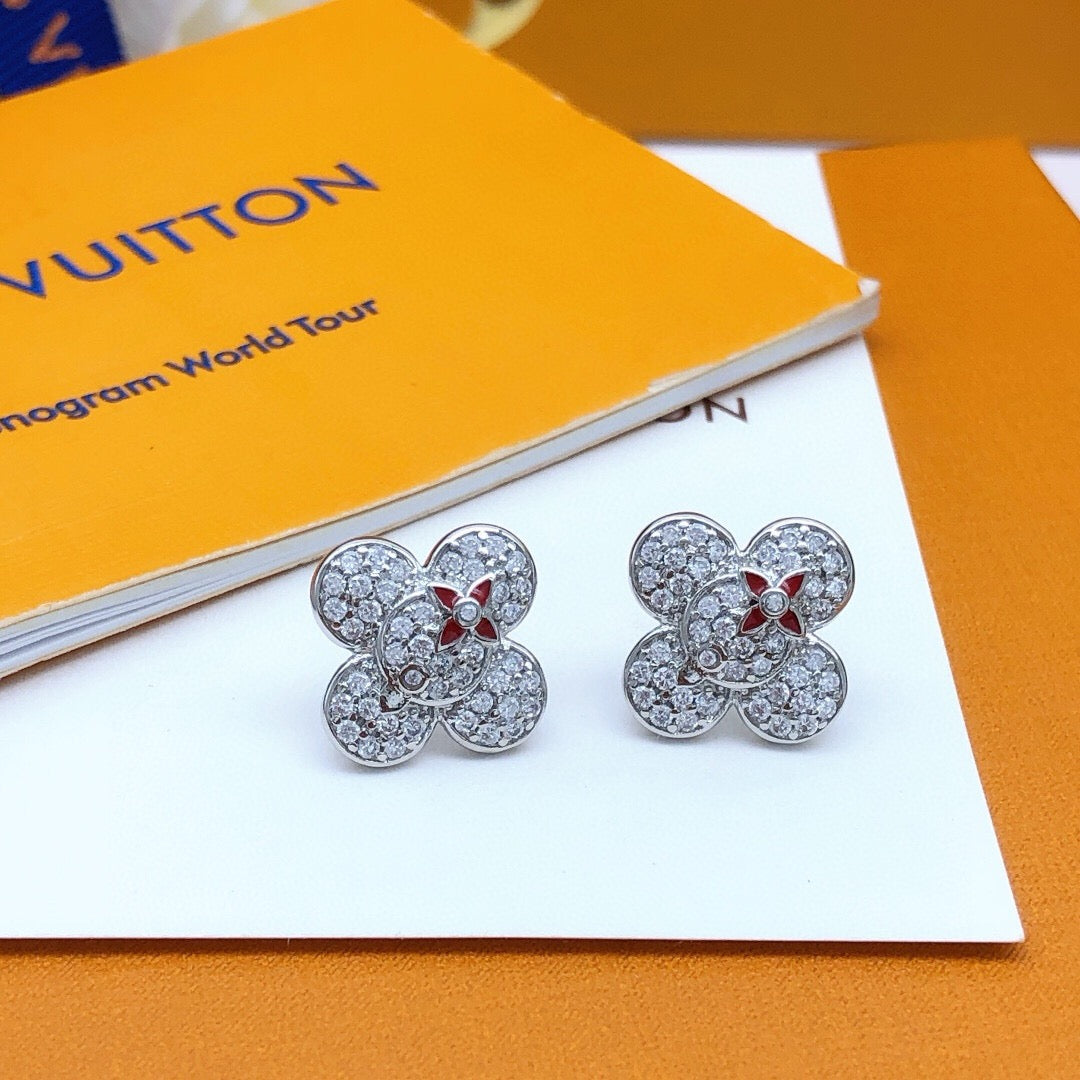Floral Fashion Accessory – Silver Detail close-up detail