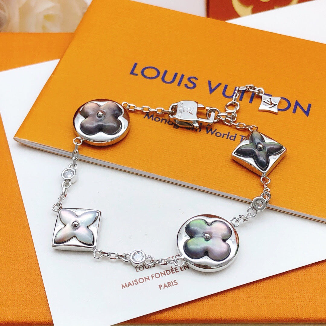 Geometric Emblem Bracelet in Silver-Tone – Silver Detail – Design 004 side detail