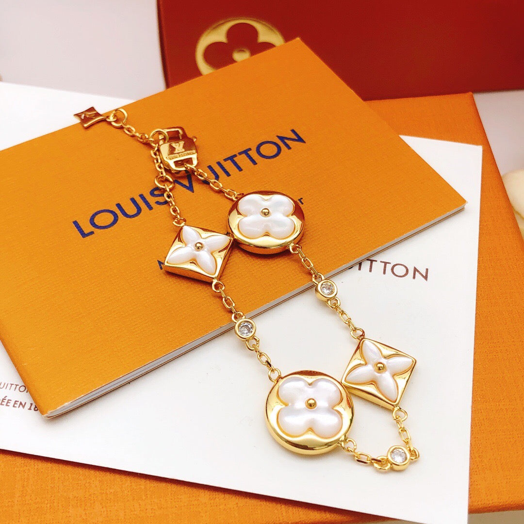Geometric Emblem Bracelet in Gold-Tone – Design 023 side detail