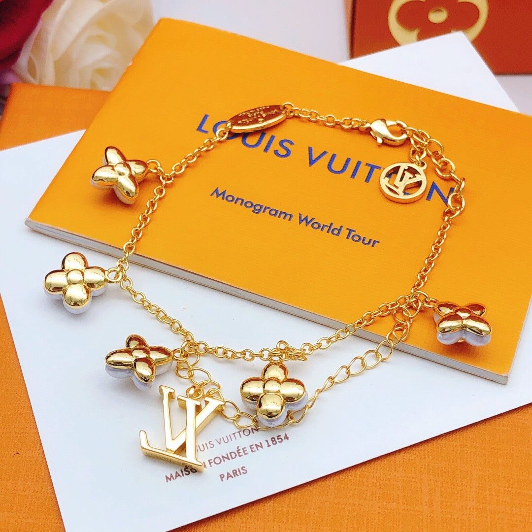 Floral Bracelet in Gold-Tone – White Detail – Design 002 detail view