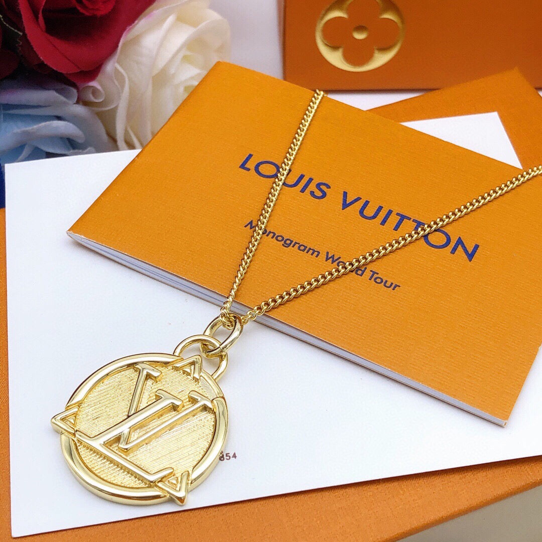 Round Pendant Necklace in Gold-Tone – Design 004 detail view