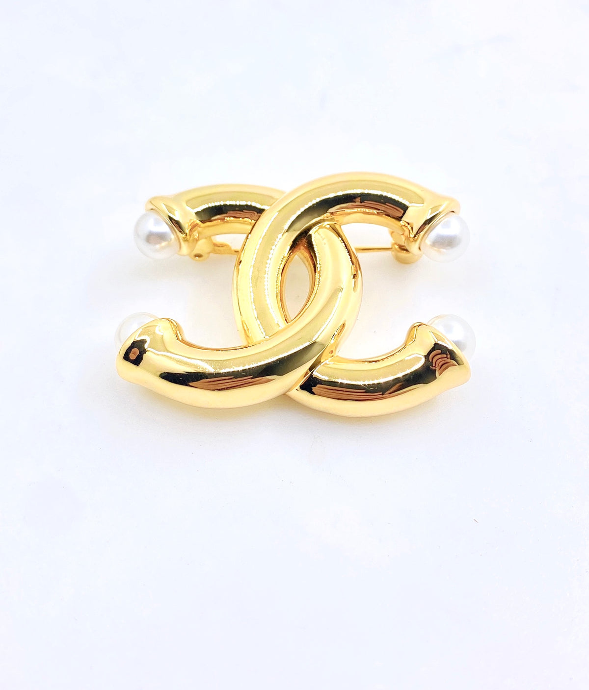 Pearl Brooch in Gold-Tone – Pearl Detail main product view