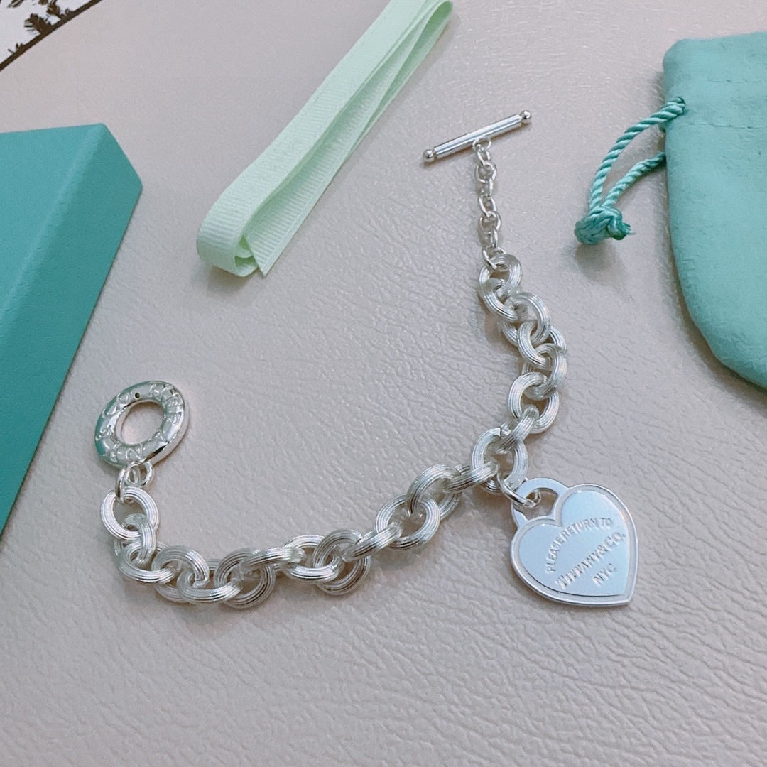 Signature Motif Bracelet in Silver-Tone – Vintage Detail – Design 18 side detail