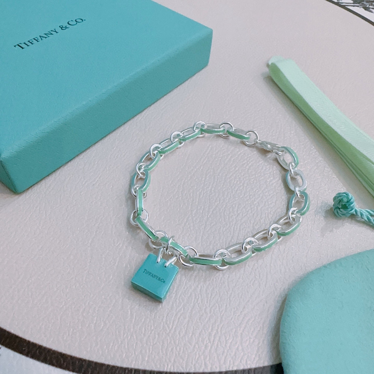 Signature Motif Bracelet in Silver-Tone – Vintage Detail – Design 17 close-up detail