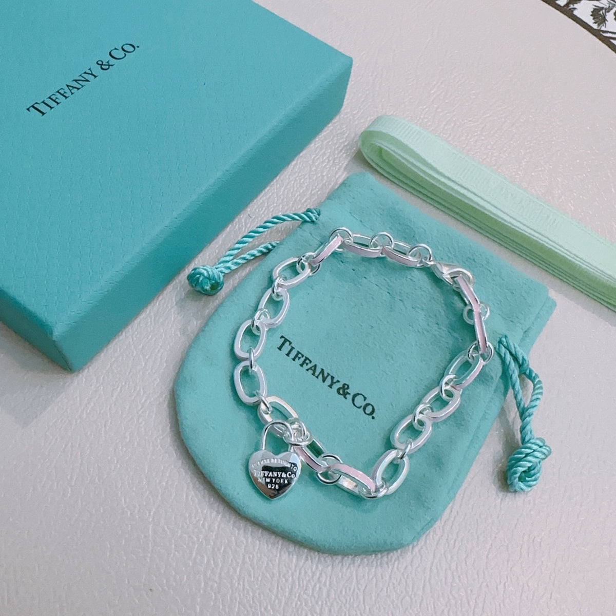 Signature Motif Bracelet in Silver-Tone – Vintage Detail – Design 16 side detail