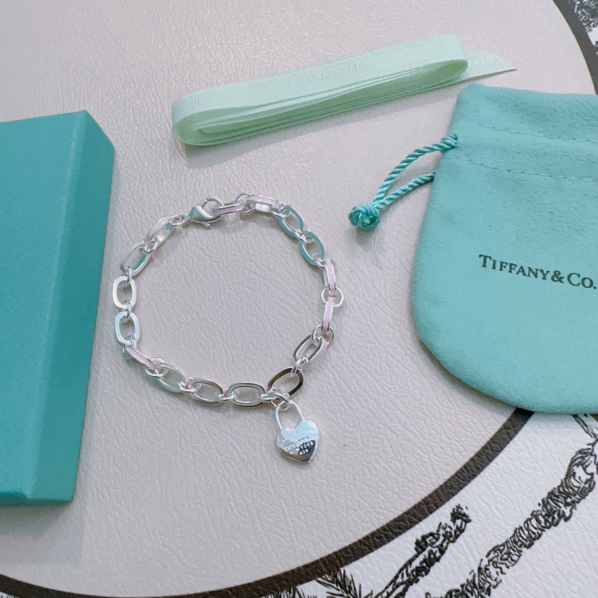 Signature Motif Bracelet in Silver-Tone – Vintage Detail – Design 16 close-up detail