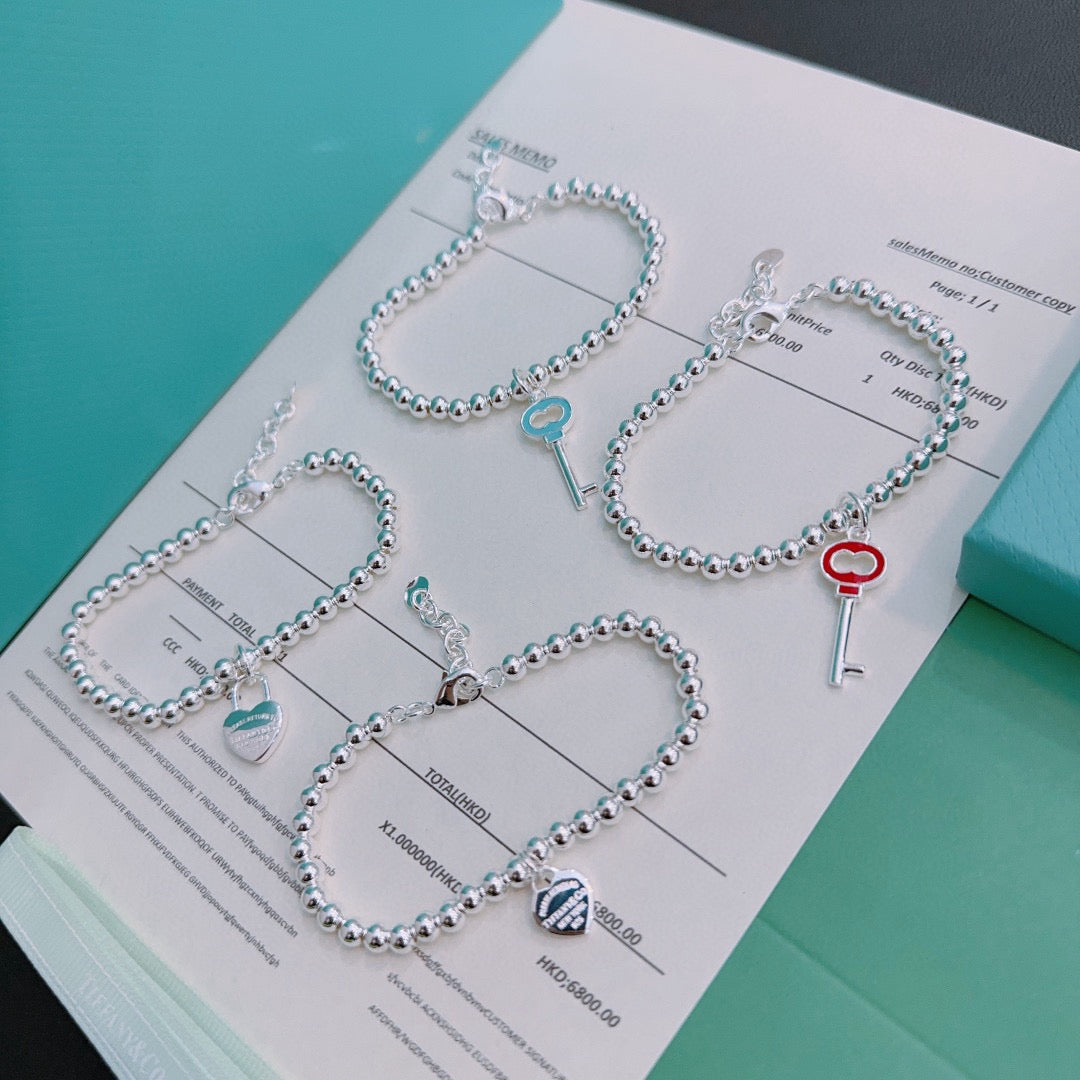 Signature Motif Bracelet in Silver-Tone – Vintage Detail – Design 14 close-up detail
