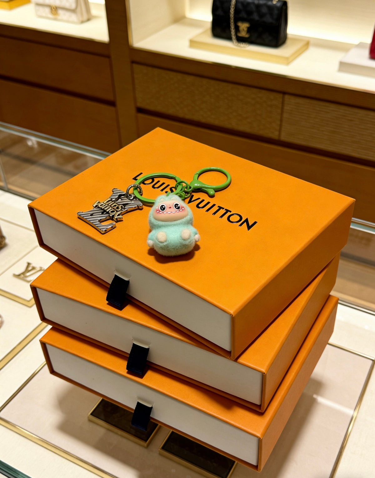 Bag Motif Keychain – Bag Detail – Design 019 styled product view