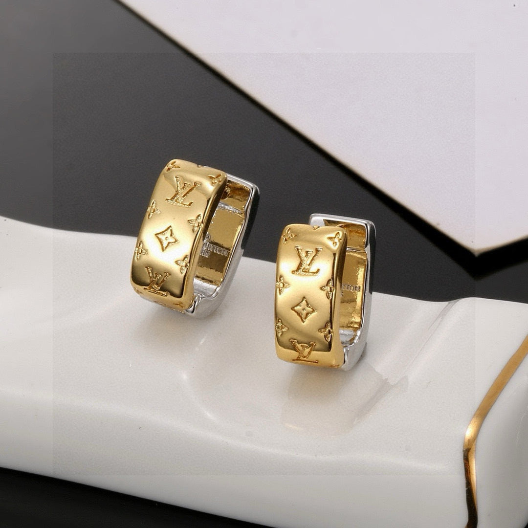 Clover Stud Earrings in Polished Metal-Tone – Clover Detail – Design 003 front product view