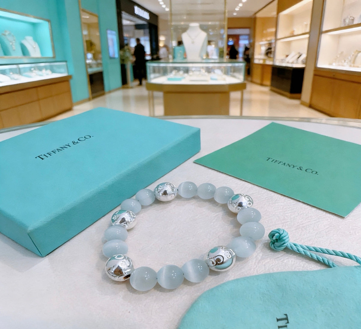 Signature Motif Bracelet in Silver-Tone – Agate Detail detail view
