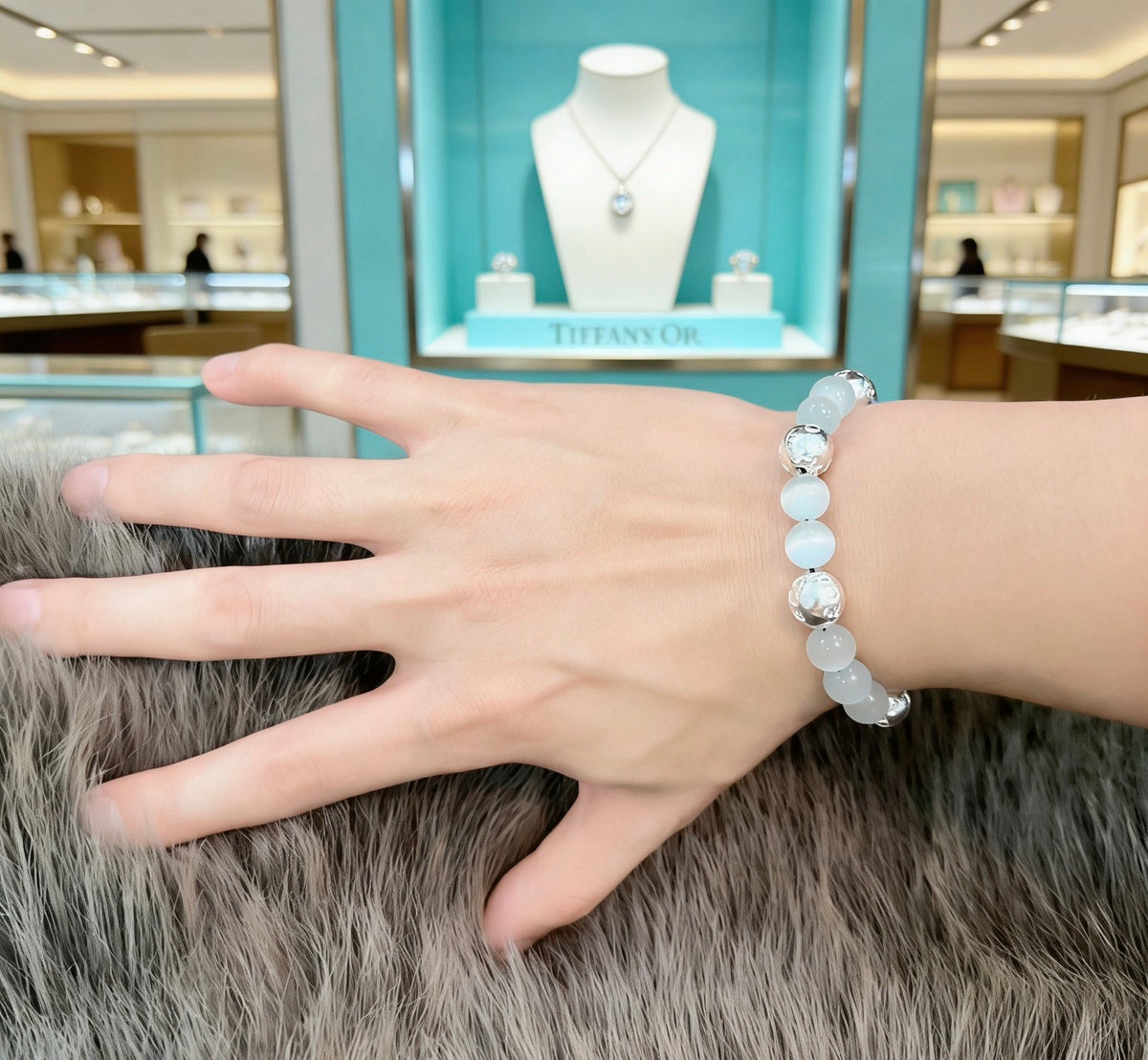 Signature Motif Bracelet in Silver-Tone – Agate Detail main product view