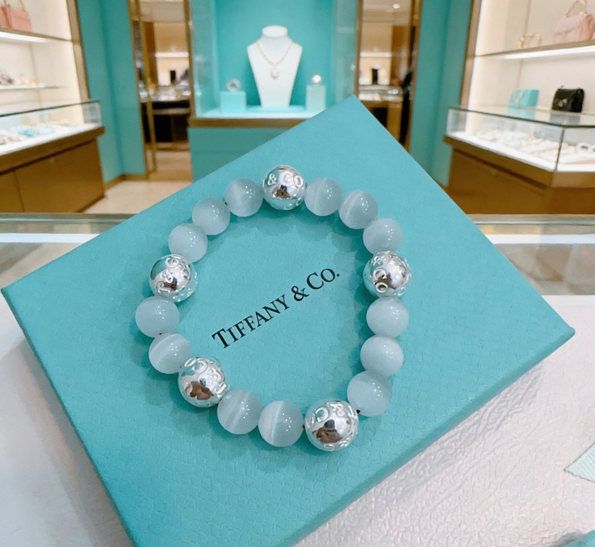 Signature Motif Bracelet in Silver-Tone – Agate Detail front product view