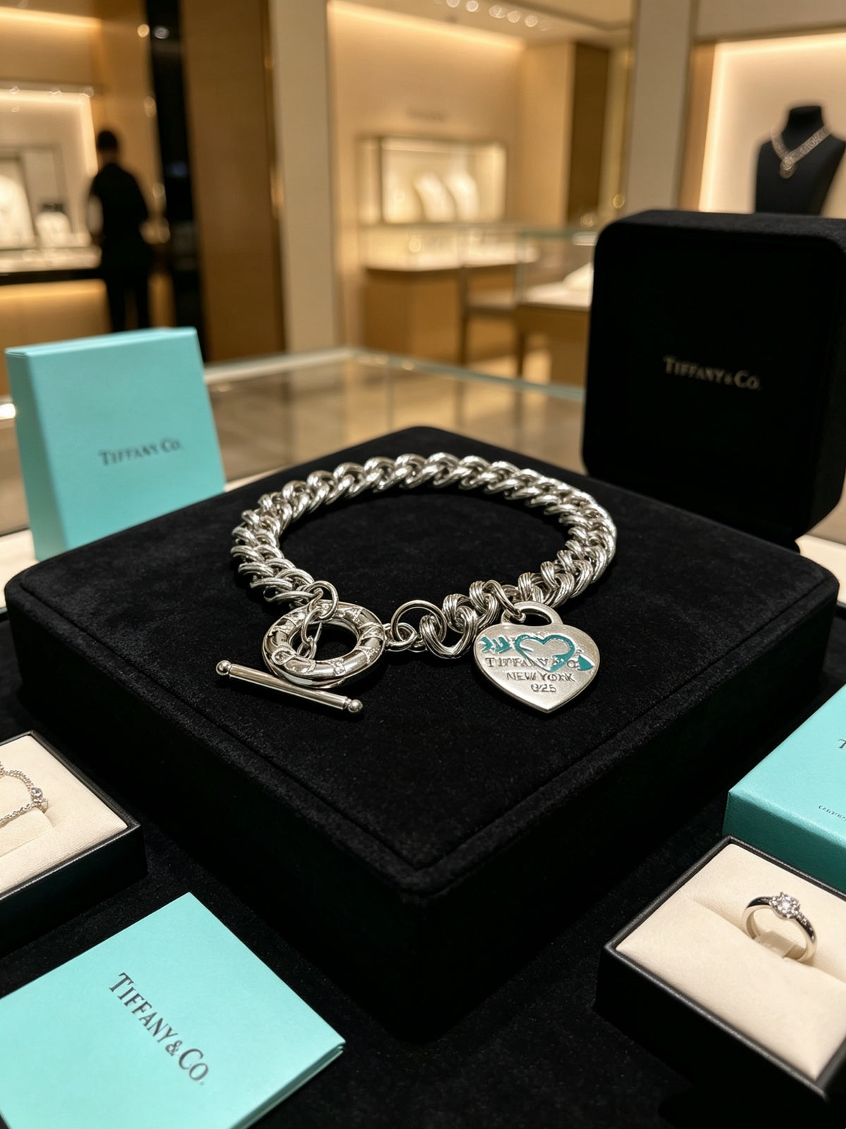 Signature Motif Bracelet in Silver-Tone – Vintage Detail – Design 10 close-up detail