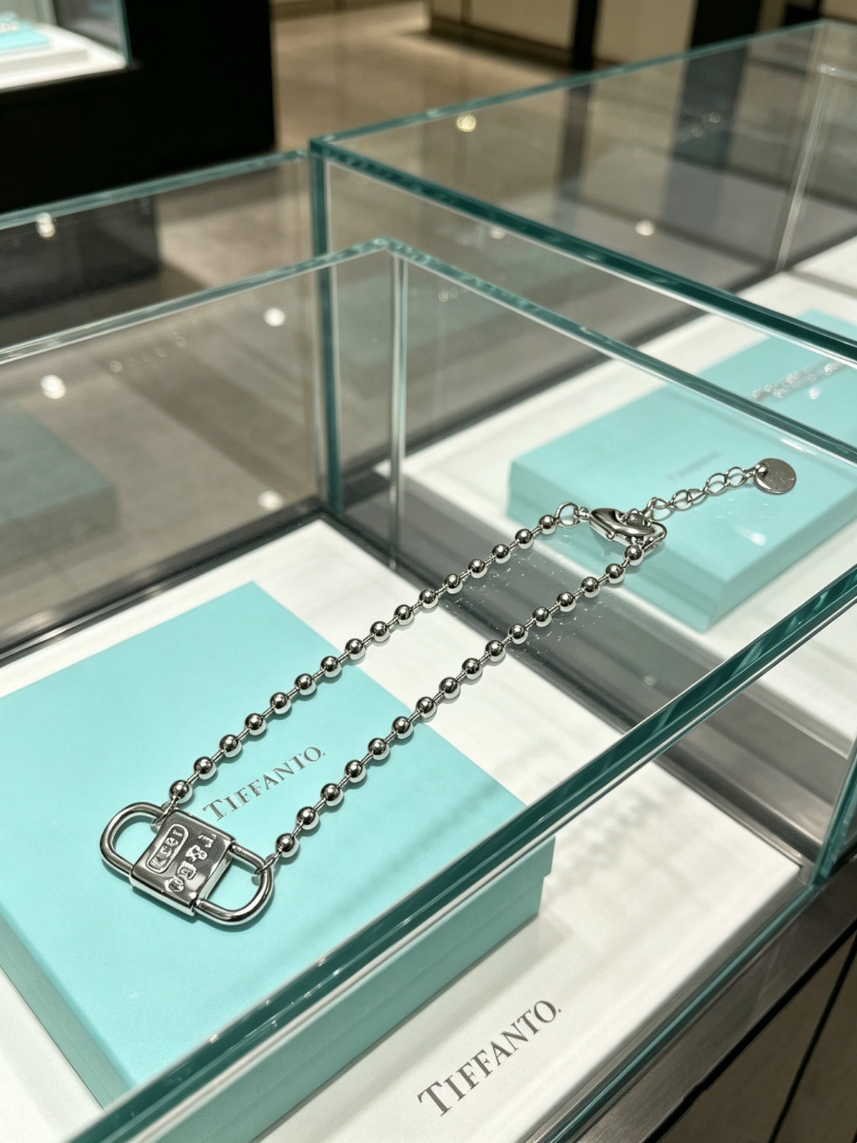 Signature Motif Bracelet in Silver-Tone – Vintage Detail – Design 04 side detail