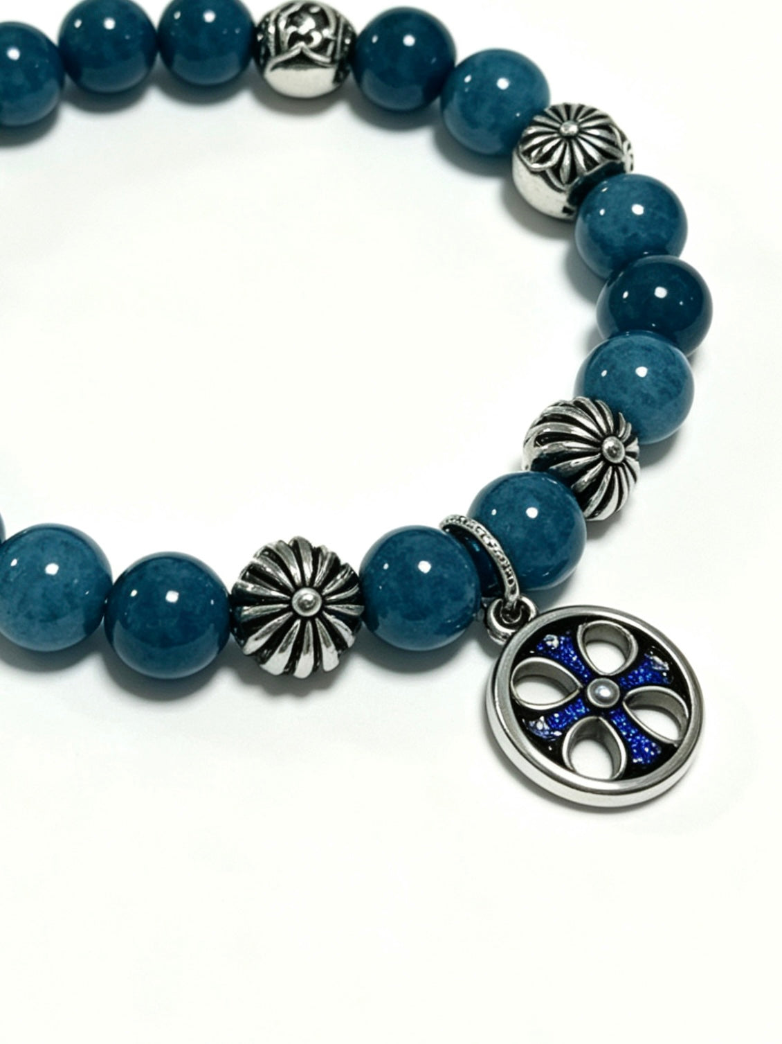 Cross Statement Bracelet in Antique Silver-Tone – Agate Detail – Design 02 close-up detail