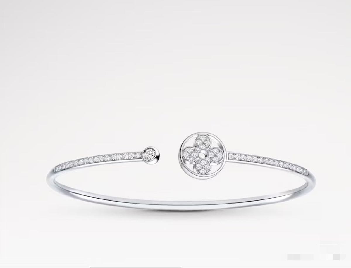 Clover Bangle in Polished Metal-Tone – Clover Detail – Design 002 main product view