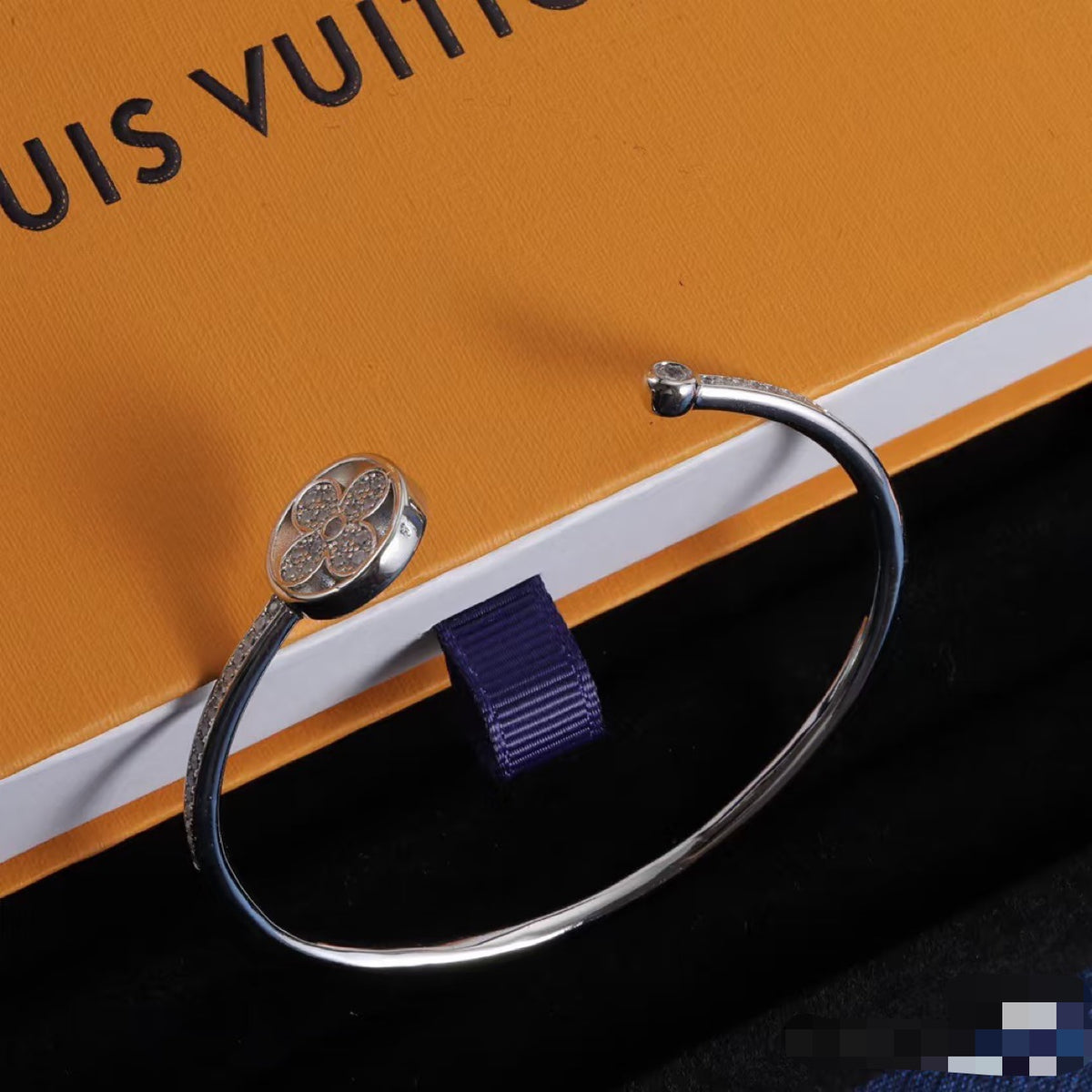 Clover Bangle in Polished Metal-Tone – Clover Detail – Design 002 main product view