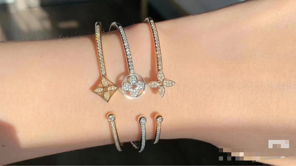 Clover Bangle in Polished Metal-Tone – Clover Detail – Design 002 detail view