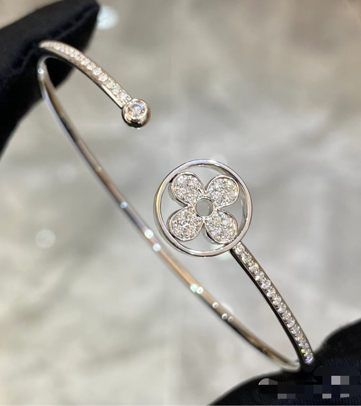 Clover Bangle in Polished Metal-Tone – Clover Detail – Design 002 front product view